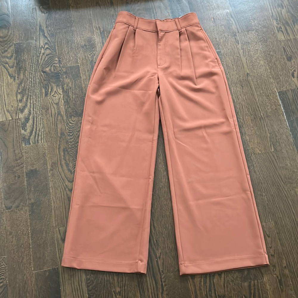 NWT Abercrombie Tailored Wide Leg Pant in brown, size Small Short